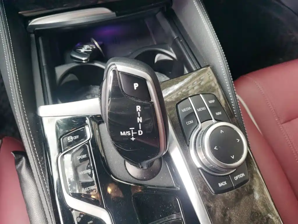 BMW 5 Series New Energy — миниатюра 10