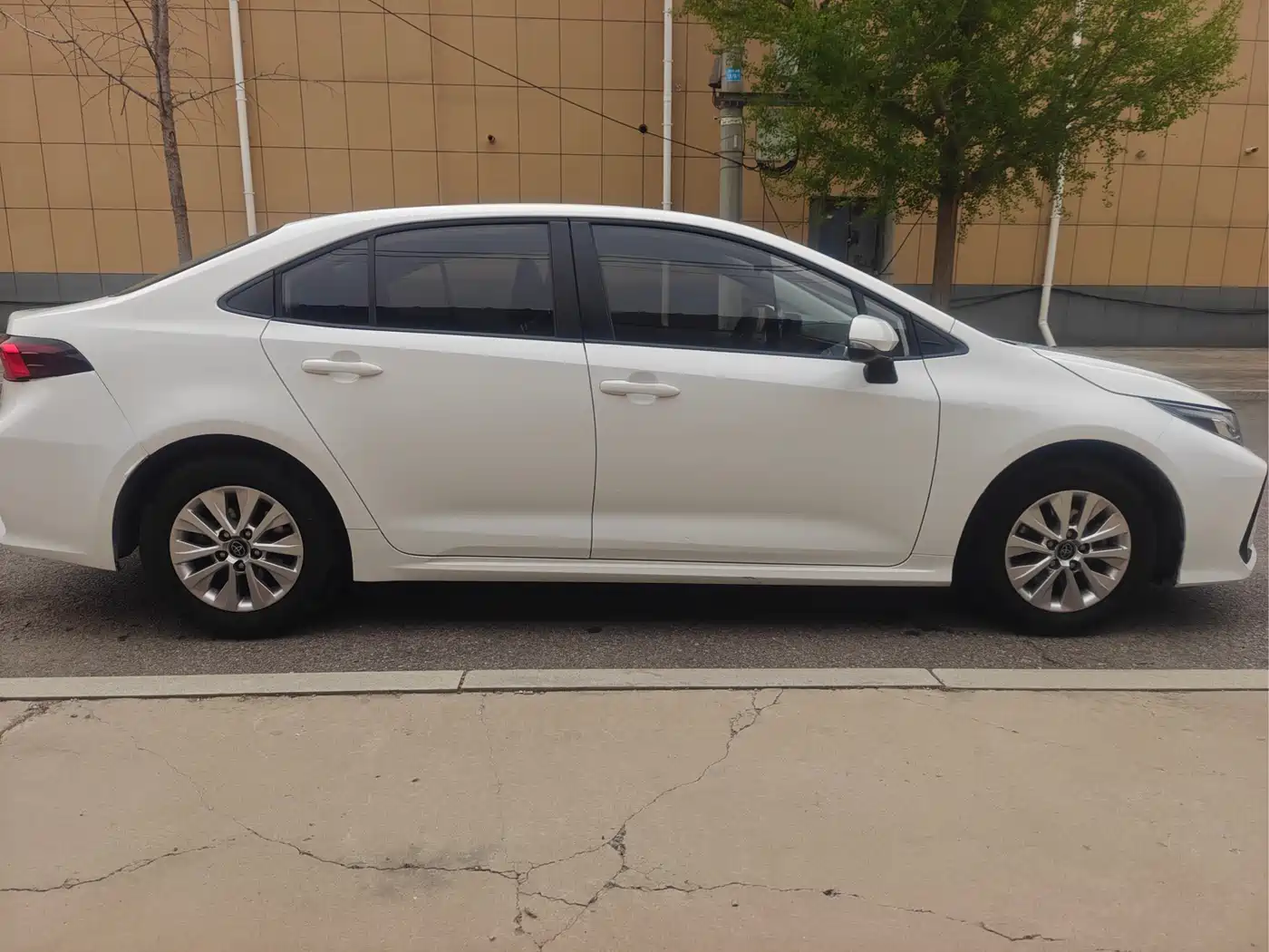 Toyota Corolla 2024 Белый из Китая
