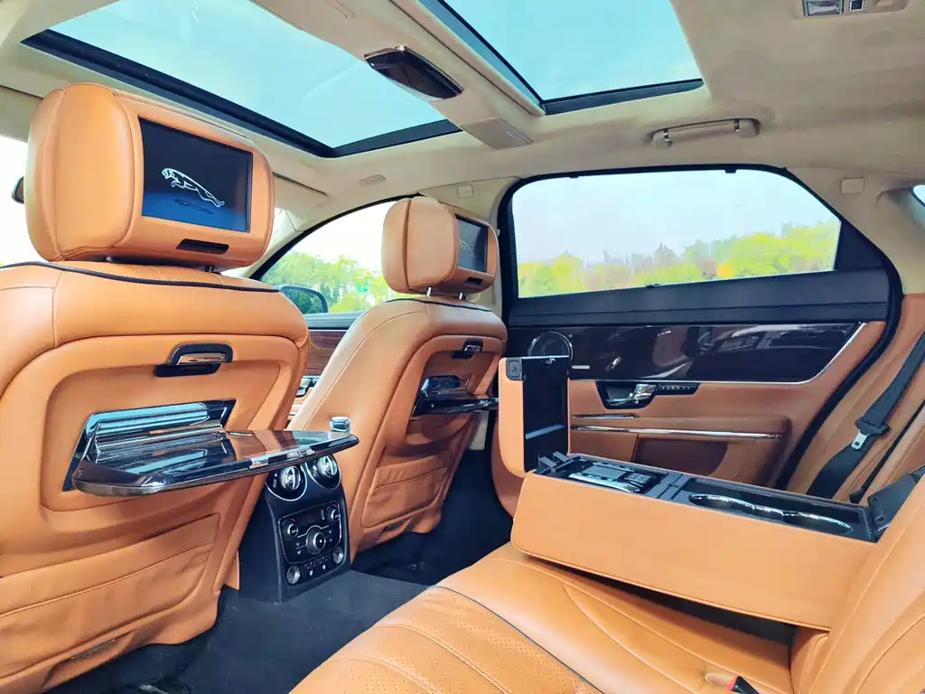 Jaguar XJ — миниатюра 16