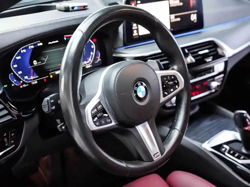 BMW 5 Series — миниатюра 8