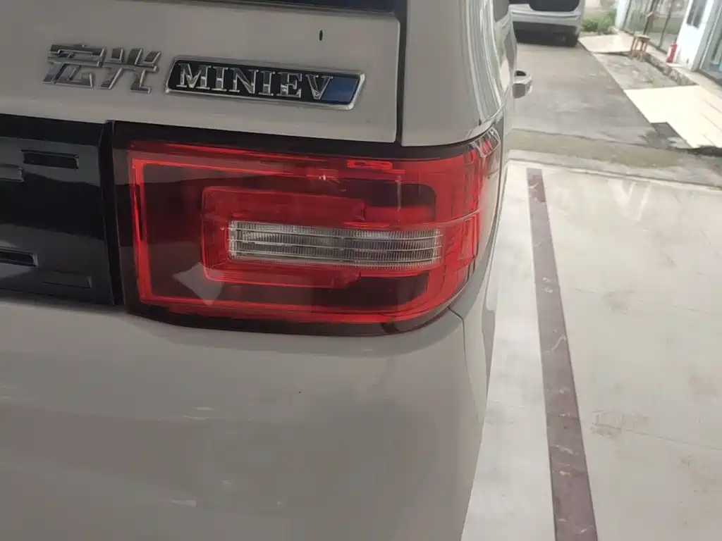 Wuling MINIEV — миниатюра 8