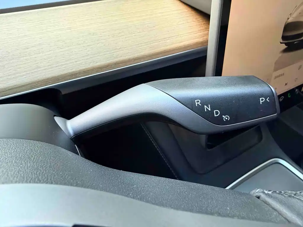 Tesla Model 3 — миниатюра 17