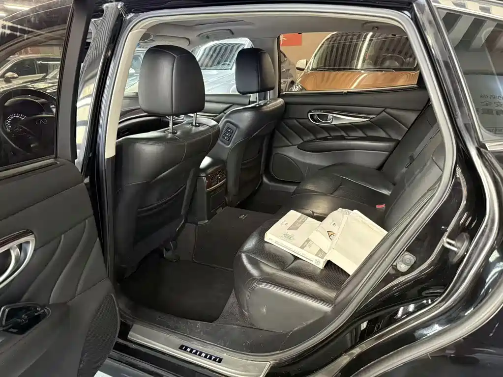 Infiniti Q70 — миниатюра 5