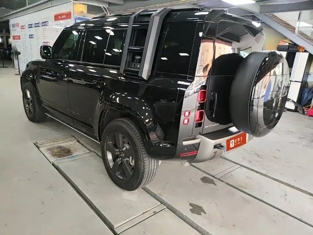 Land Rover Defender — миниатюра 5