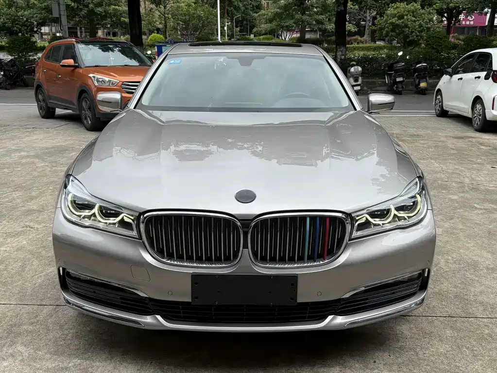 BMW 7 Series — миниатюра 2