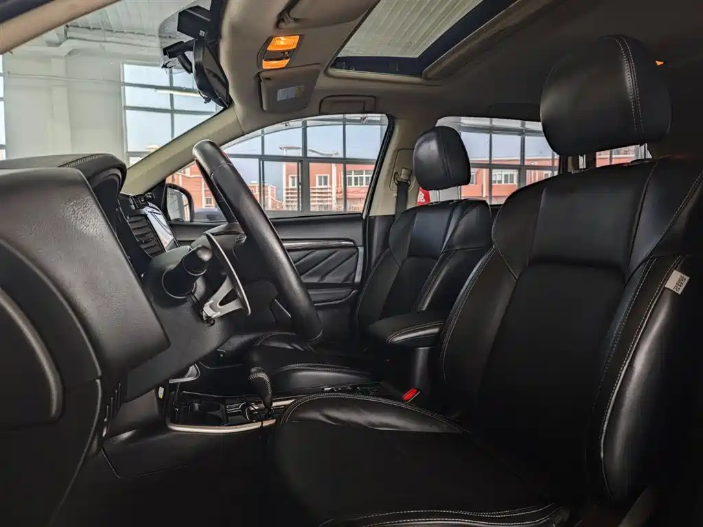 MITSUBISHI OUTLANDER