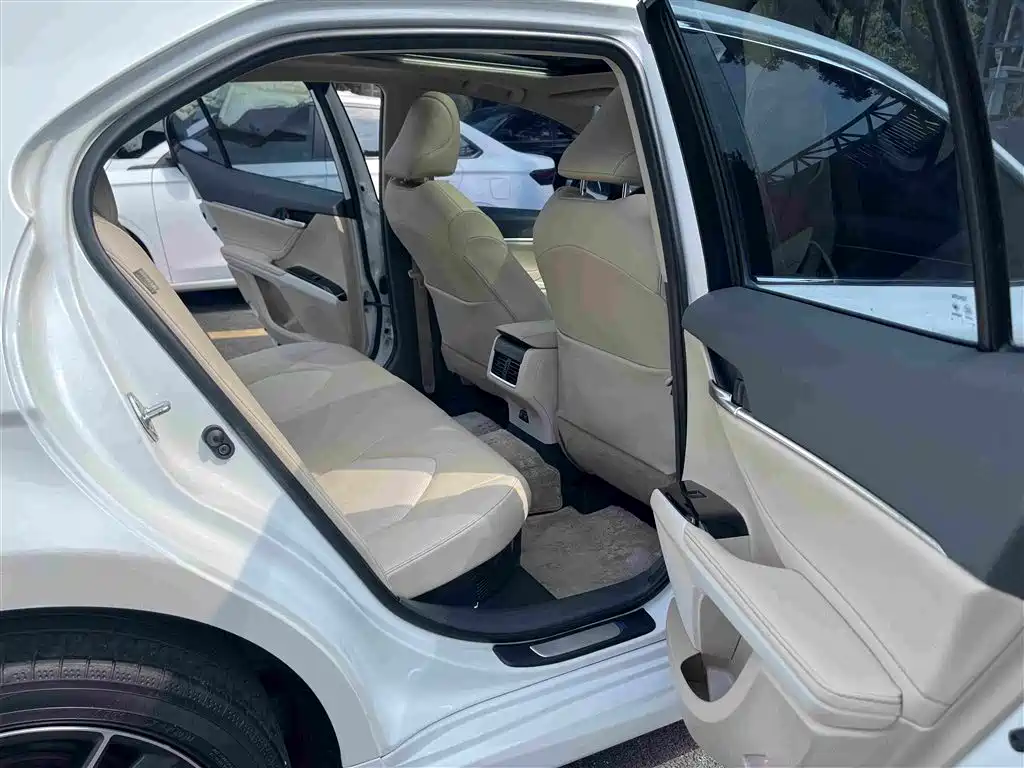 Toyota Camry — миниатюра 16