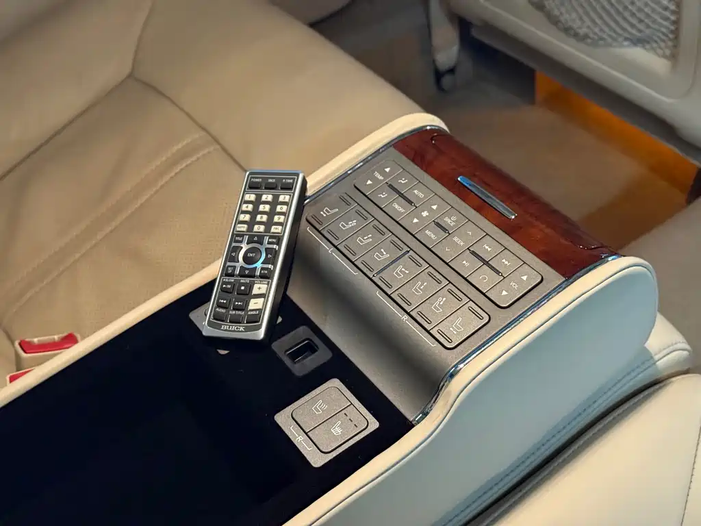 Buick Park Avenue — миниатюра 14