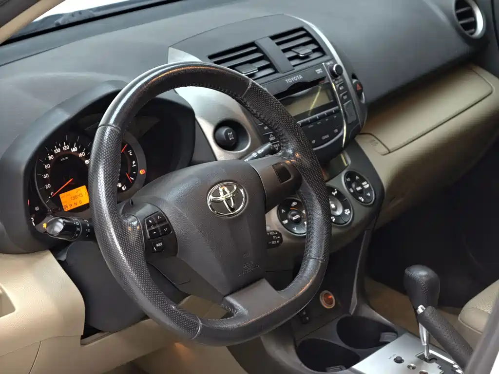 Toyota RAV4 — миниатюра 12