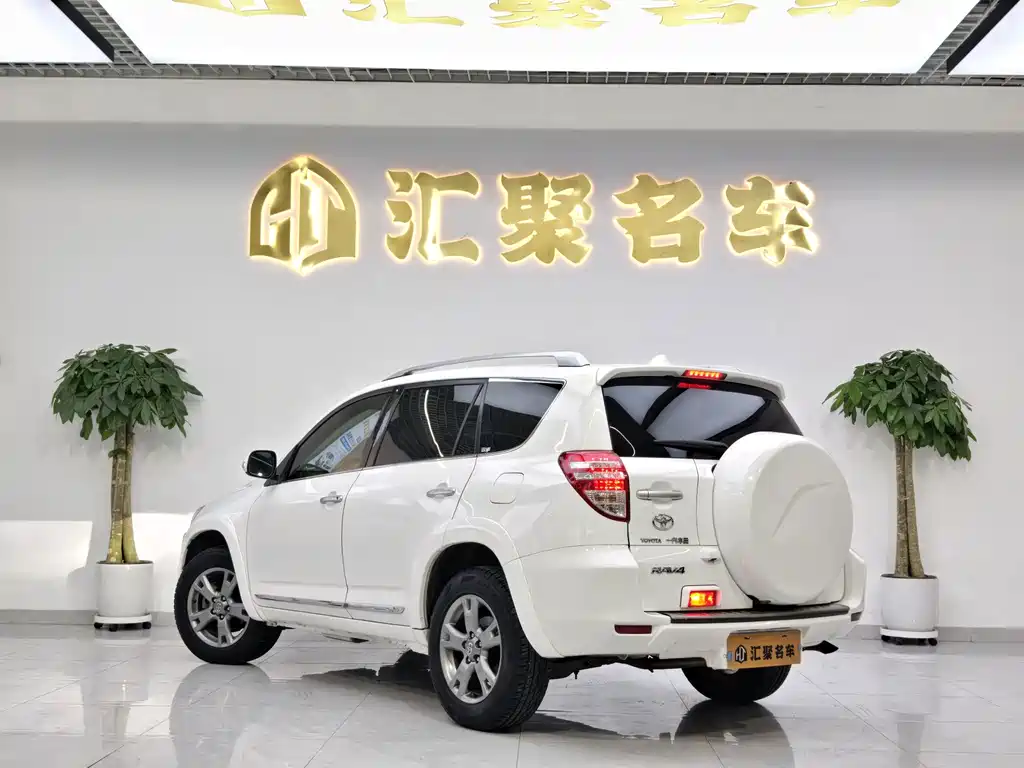 Toyota RAV4 — миниатюра 9