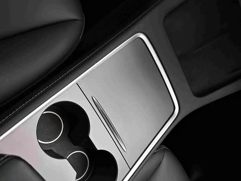 Tesla Model Y — миниатюра 13
