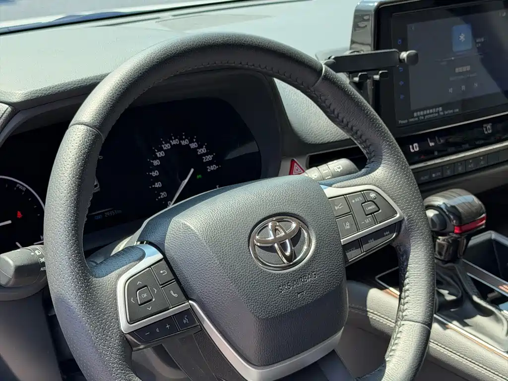 Toyota Sienna — миниатюра 12
