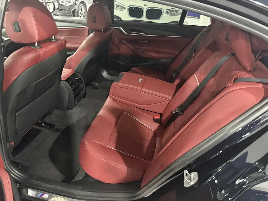 BMW 5 Series — миниатюра 9