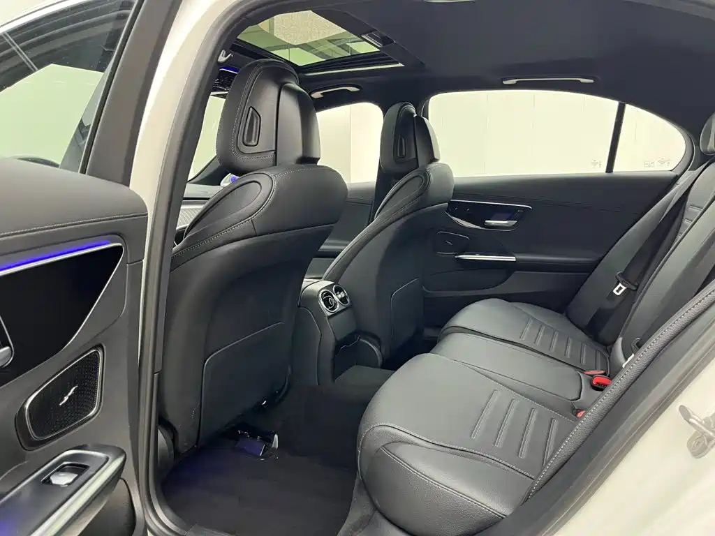 Mercedes-Benz C-Class — миниатюра 7