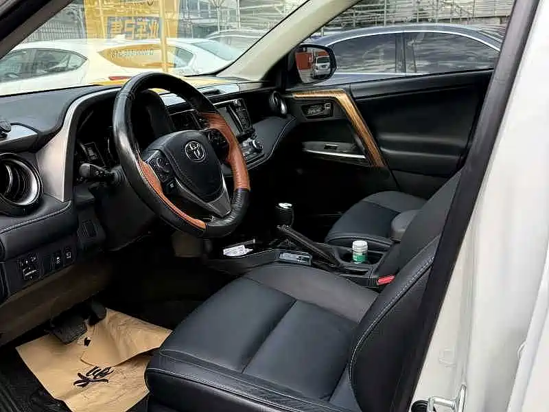 Toyota RAV4 — миниатюра 4
