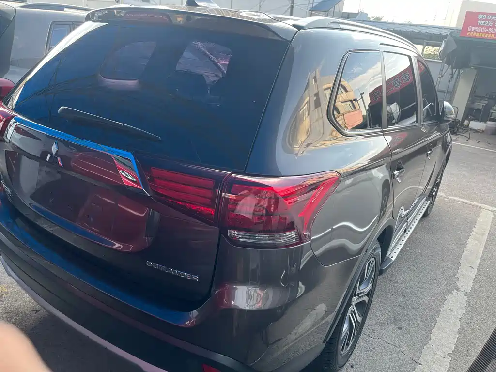 Mitsubishi Outlander — миниатюра 5