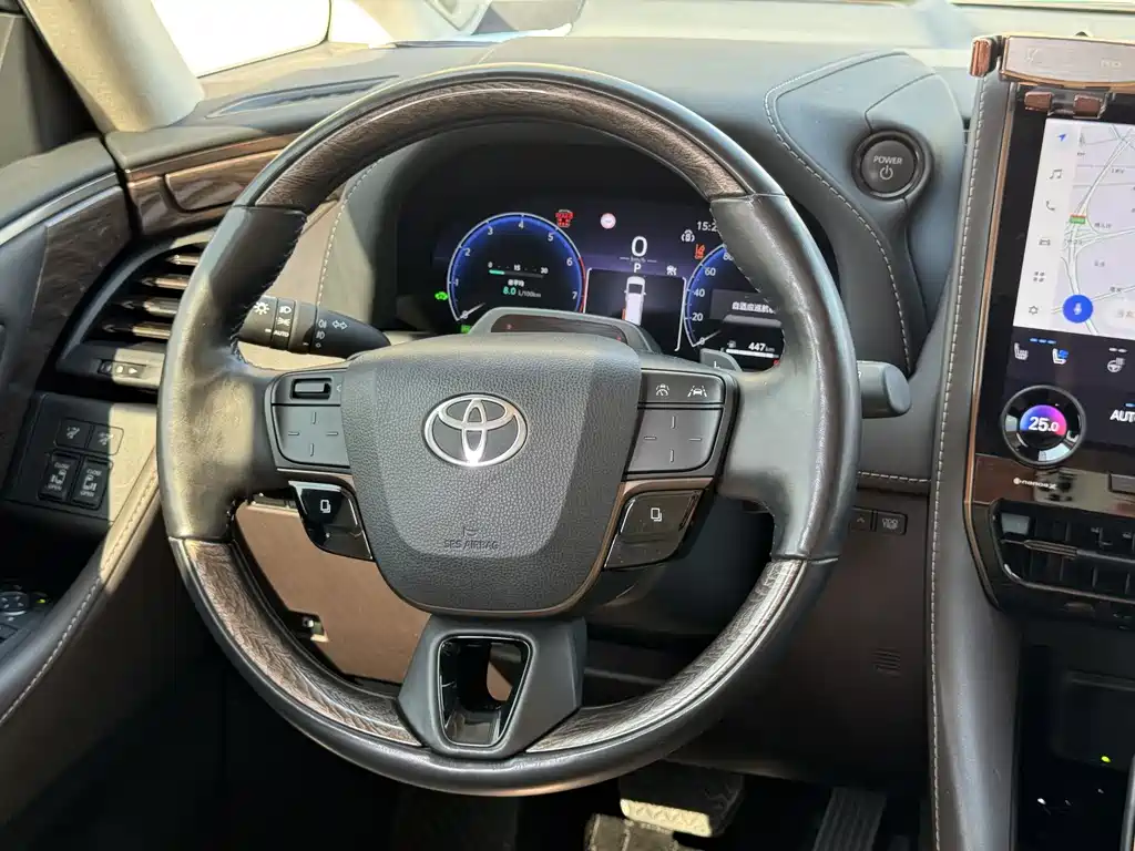Toyota Alphard — миниатюра 9