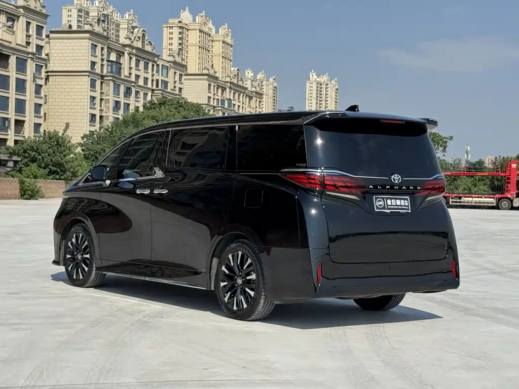 Toyota Alphard — миниатюра 27
