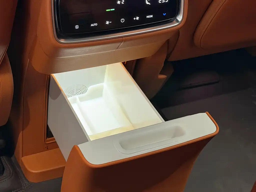 AITO Wenjie AITO M9 — миниатюра 10