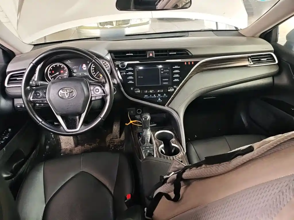 Toyota Camry — миниатюра 10