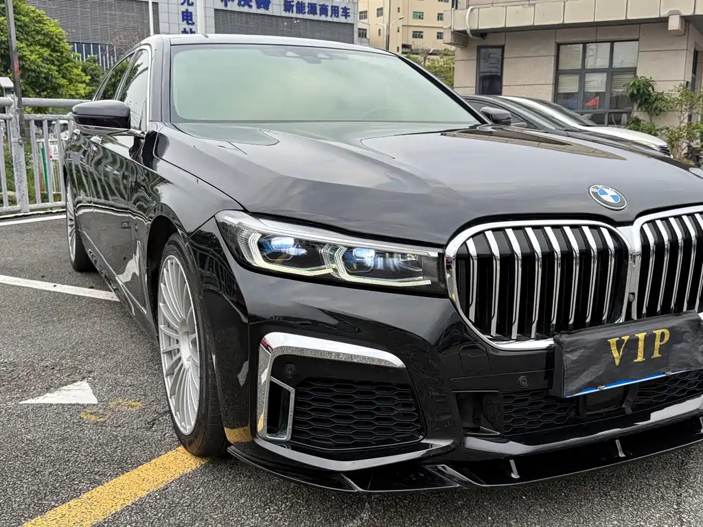 BMW 7 Series — миниатюра 9