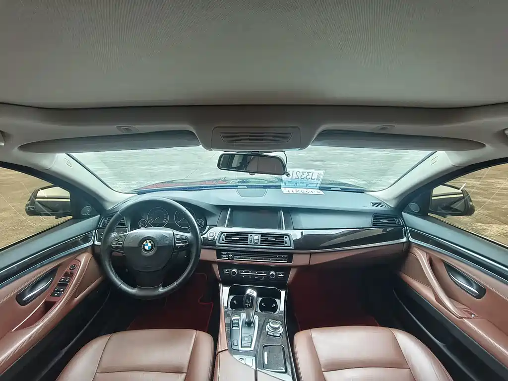 BMW 5 Series — миниатюра 12