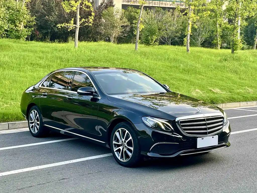 Mercedes-Benz E-Class — миниатюра 3