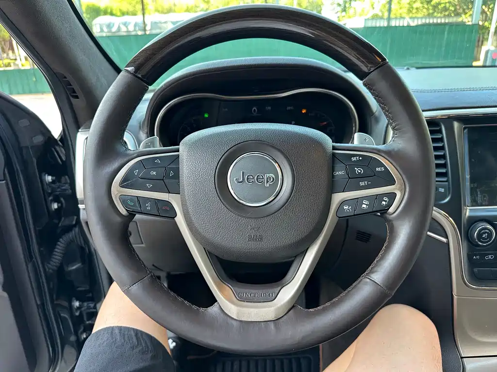 Jeep Grand Cherokee (Import) — миниатюра 18