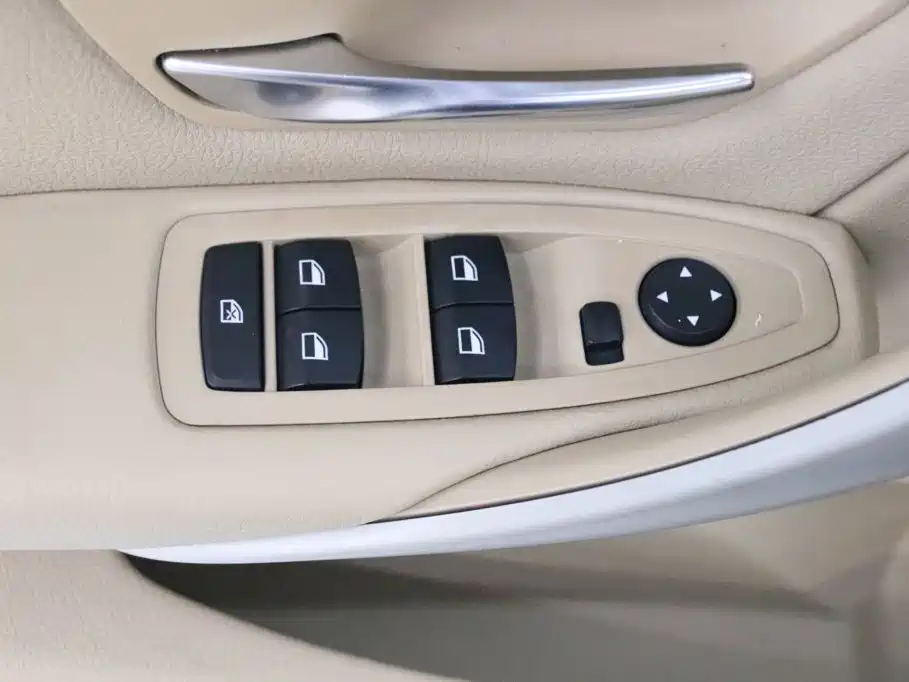BMW 3 Series — миниатюра 11