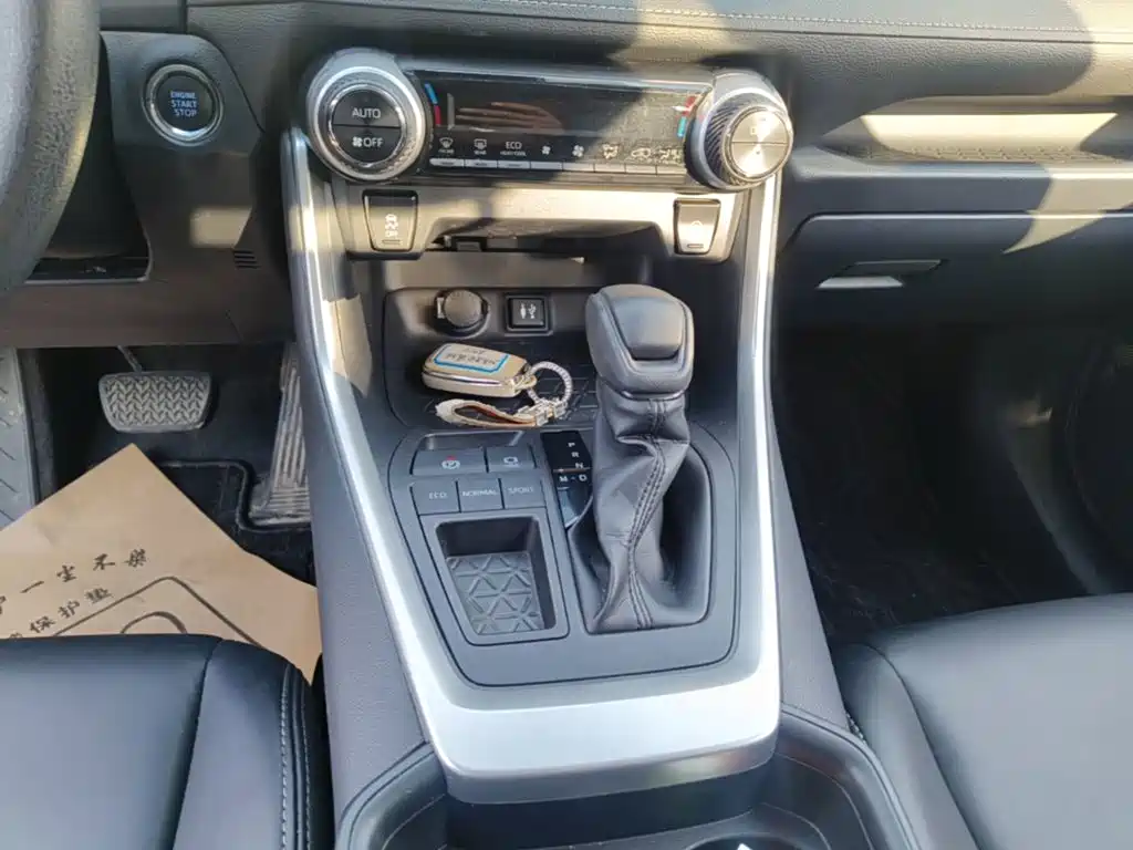 Toyota RAV4 — миниатюра 14