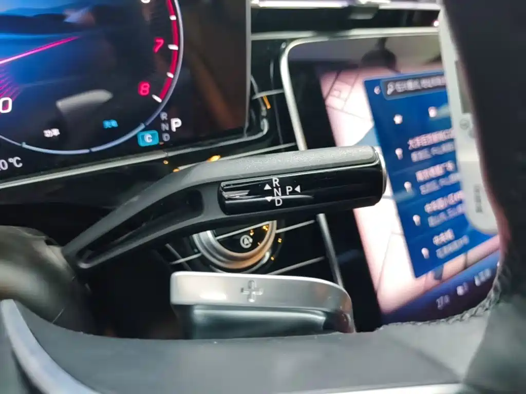 Mercedes-Benz E-Class — миниатюра 14