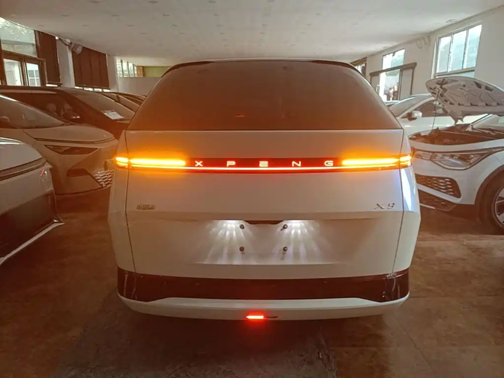 XPeng X9 — миниатюра 6
