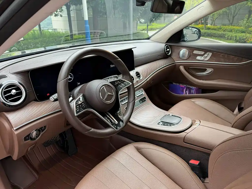 Mercedes-Benz E-Class — миниатюра 4