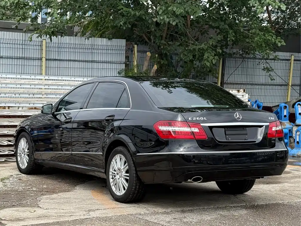 Mercedes-Benz E-Class — миниатюра 6