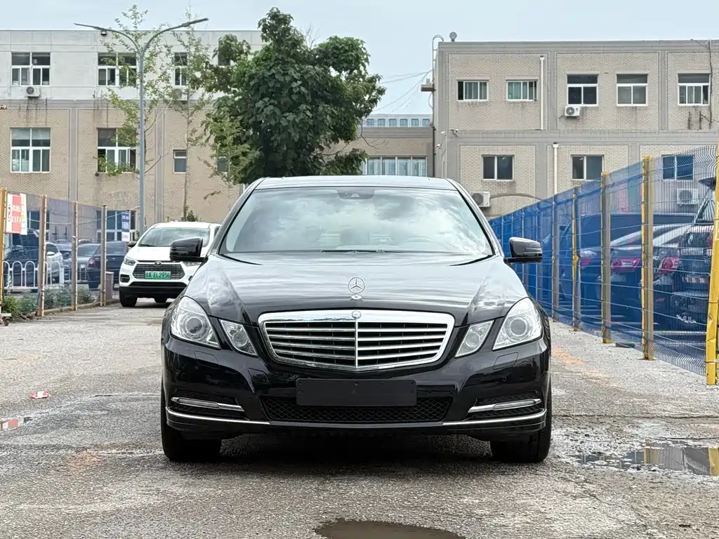 Mercedes-Benz E-Class — миниатюра 2