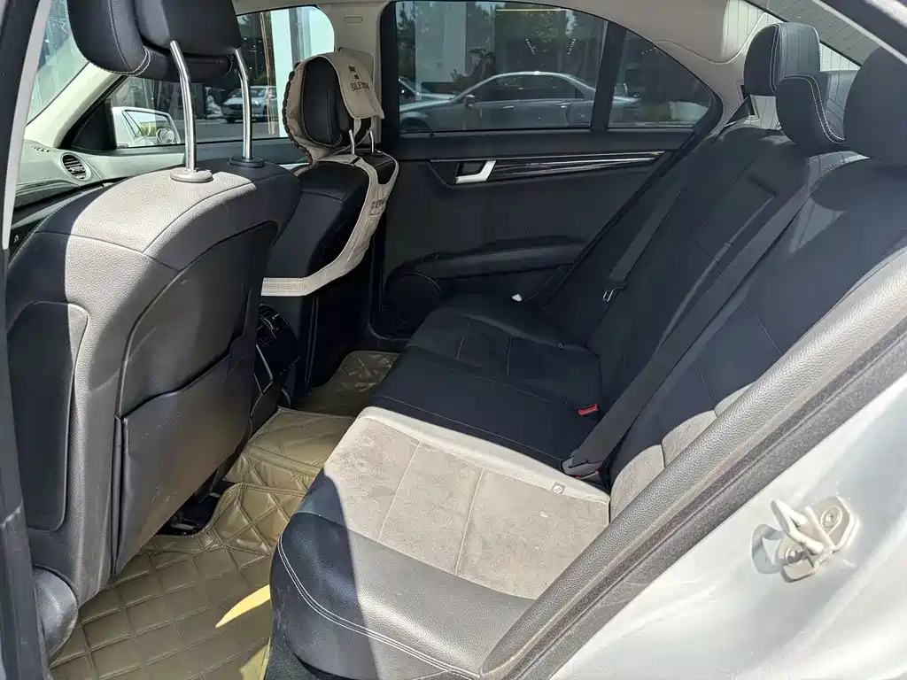 Mercedes-Benz C-Class — миниатюра 11