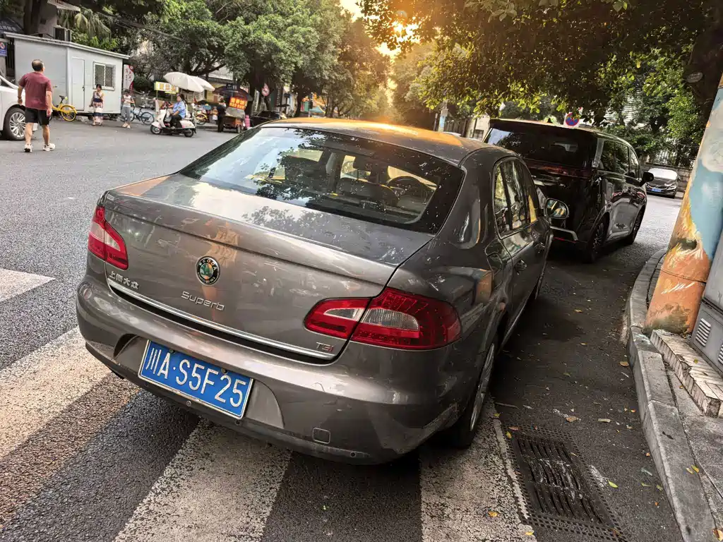 Skoda Superb — миниатюра 7