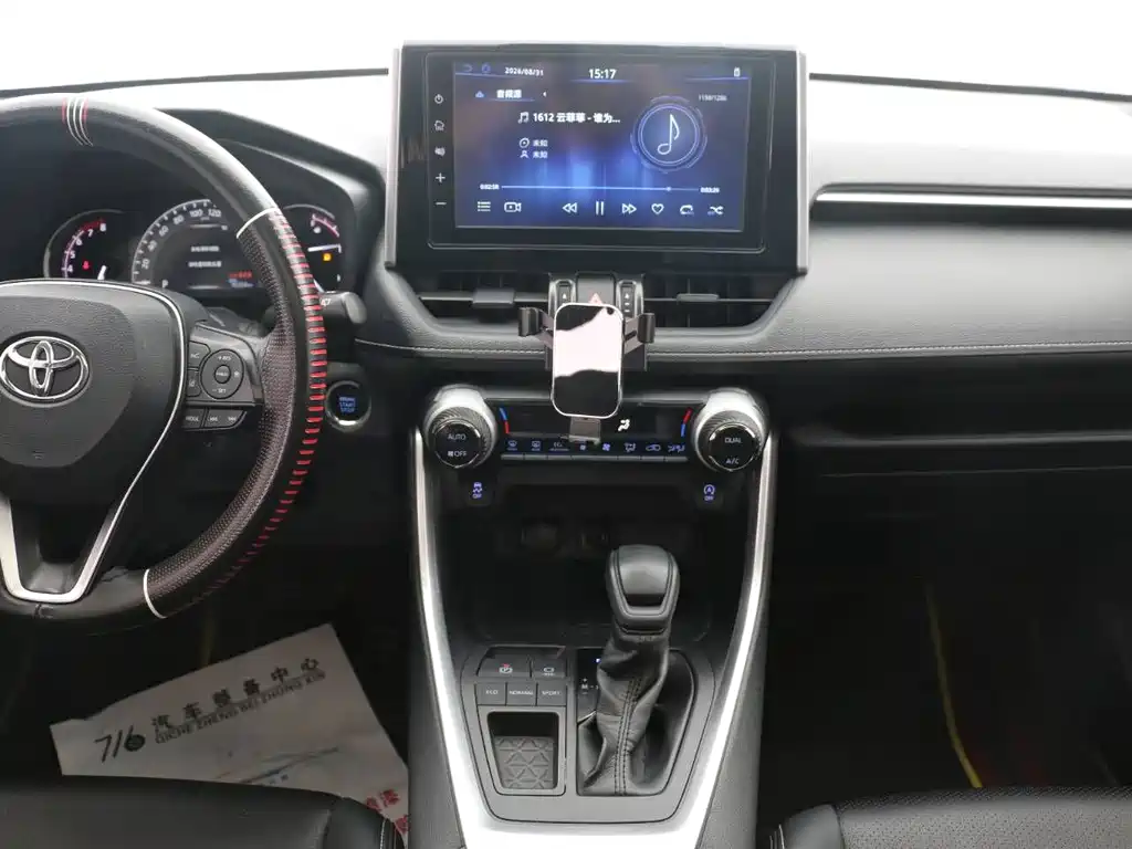 Toyota RAV4 — миниатюра 13