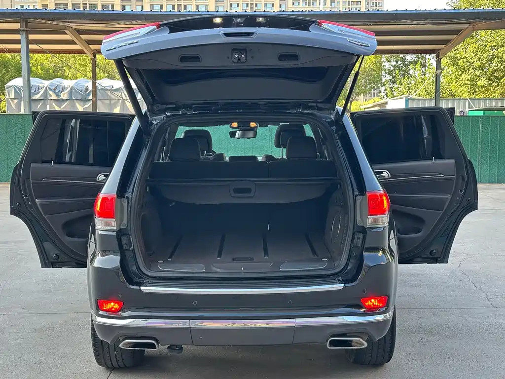 Jeep Grand Cherokee (Import) — миниатюра 10