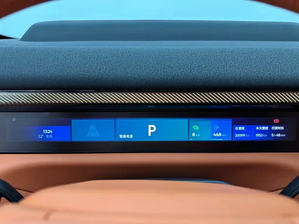 Lynk & Co 900 — миниатюра 14