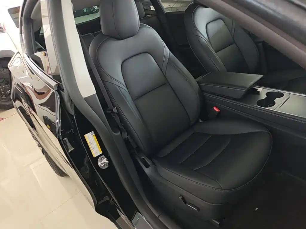 Tesla Model Y — миниатюра 25