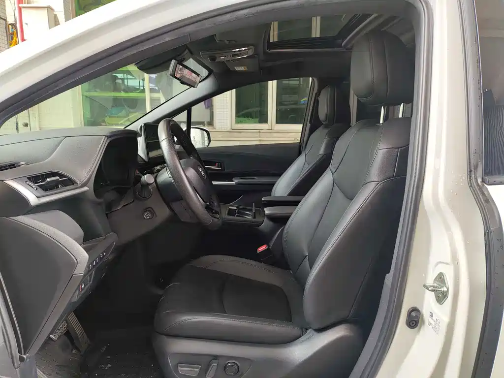 Toyota Sienna — миниатюра 16