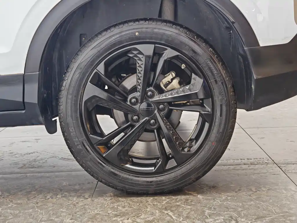 Geely Binyue — миниатюра 9