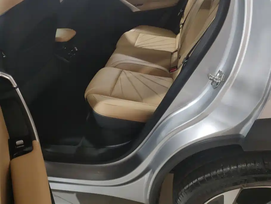 Geely Boyue L — миниатюра 11