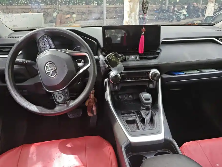 Toyota RAV4 — миниатюра 12