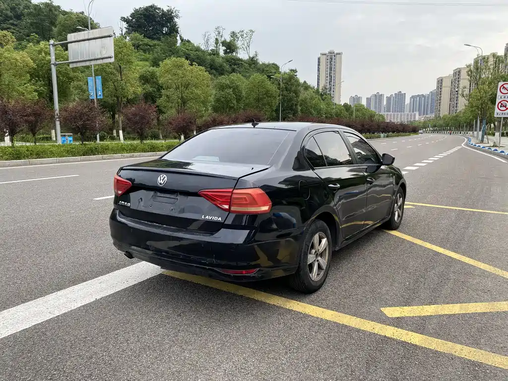 Volkswagen Lavida 2015 1.6L MT