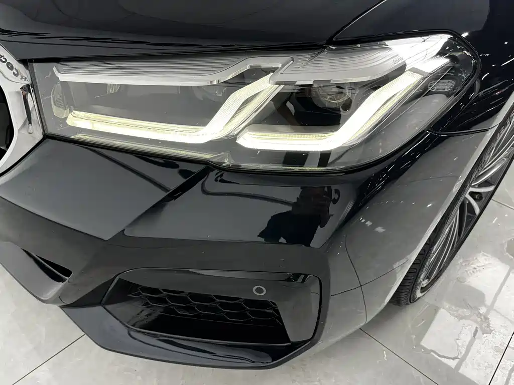 BMW 5 Series — миниатюра 4