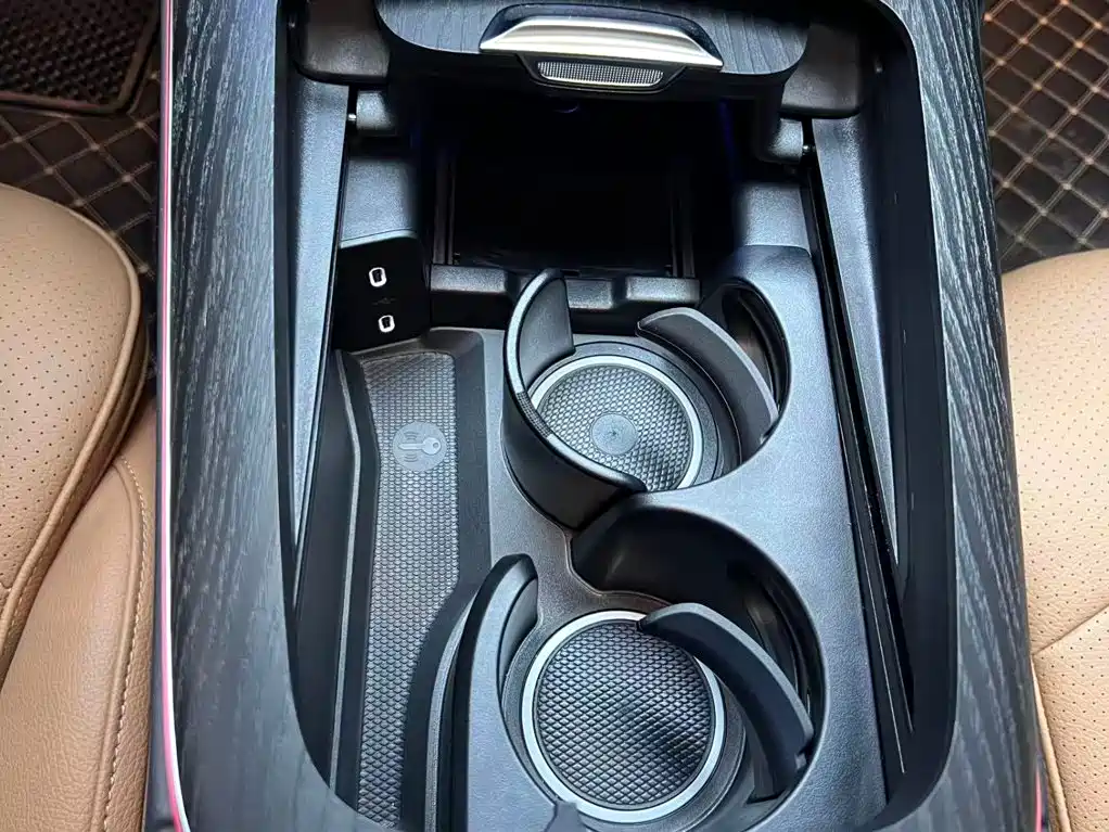 Mercedes-Benz E-Class — миниатюра 11