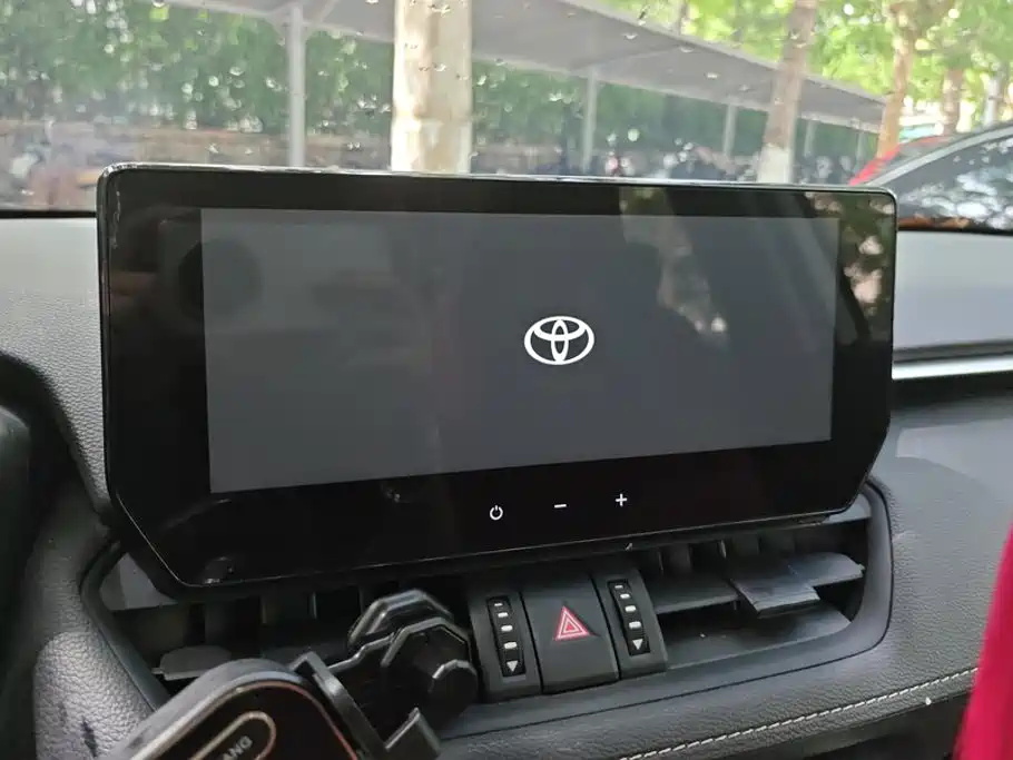 Toyota RAV4 — миниатюра 13