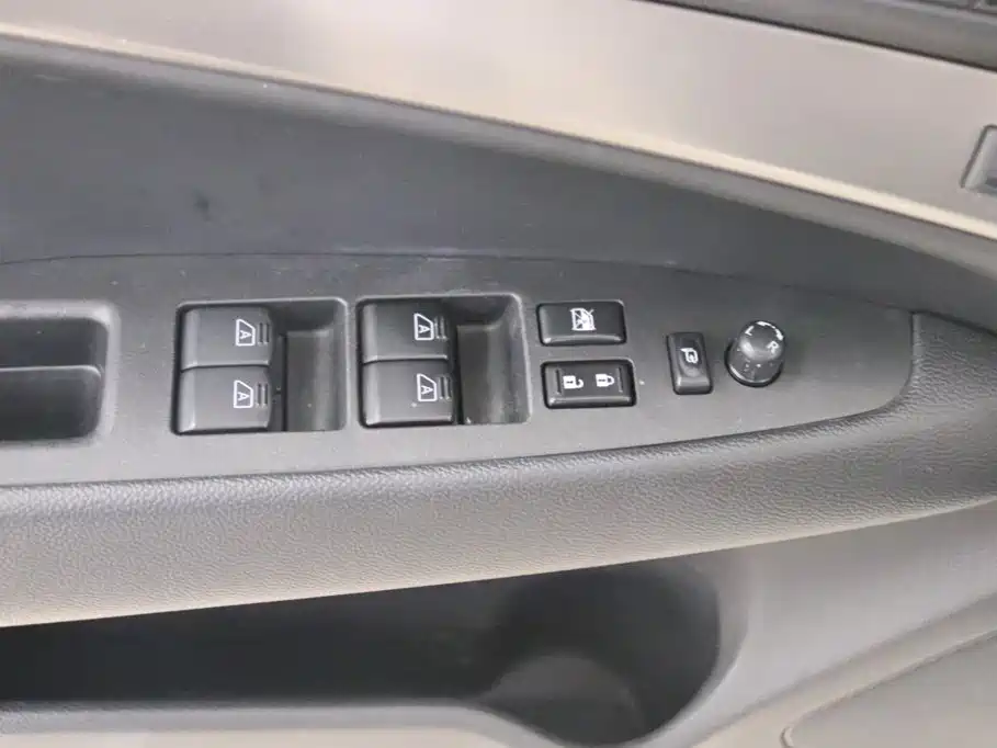 Infiniti G G25 Sedan Luxury Sport Edition, фото 12